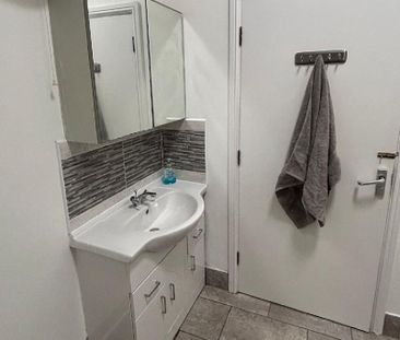 3 bedroom flat to rent - Photo 5