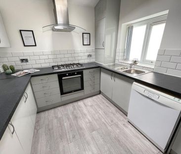 6 bedroom terraced house to rent - Photo 4