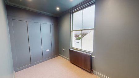 4 bedroom flat to rent - Photo 2