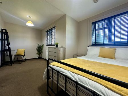 1 bedroom in a house share to rent - Photo 2