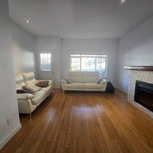 3bed & 2.5 bath townhouse- 1291sqft2 - Photo 2