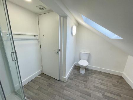 1 bedroom in a house share to rent - Photo 3