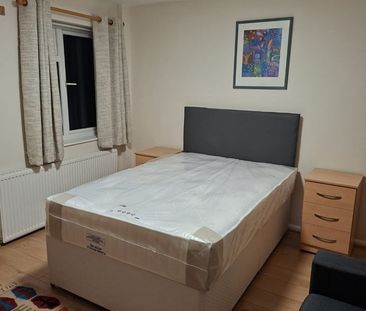 Room in a Shared Flat, Pine Rd, NW2 - Photo 4