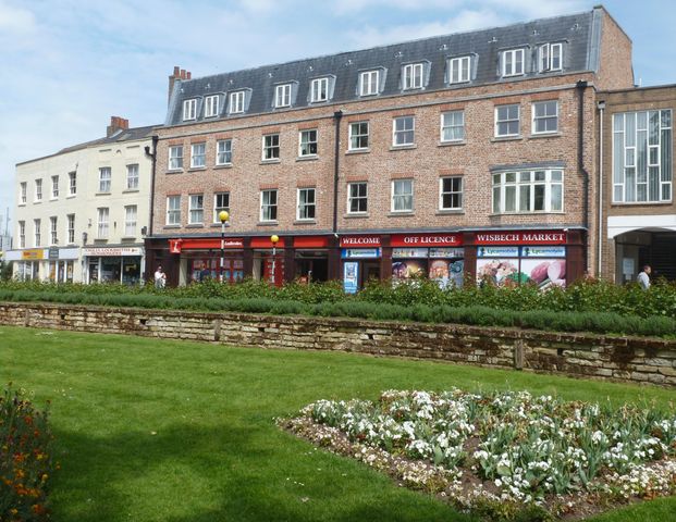 Orange Grove, Wisbech - Photo 1