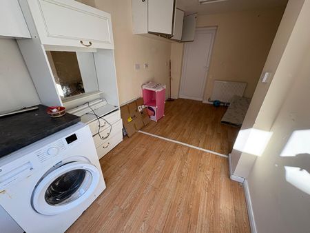 Cleave Avenue, Hayes - Photo 5