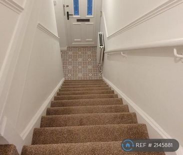 3 bedroom end of terrace house to rent - Photo 2