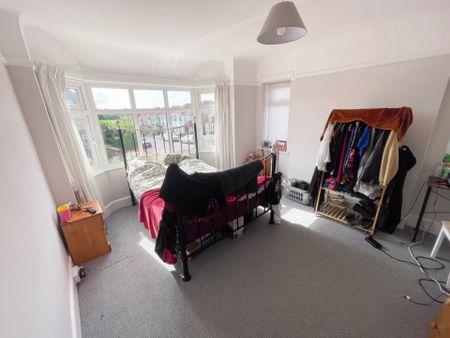 3 Bedroom Flat To Rent in Winton - £1,824 pcm Tenancy Info - Photo 4