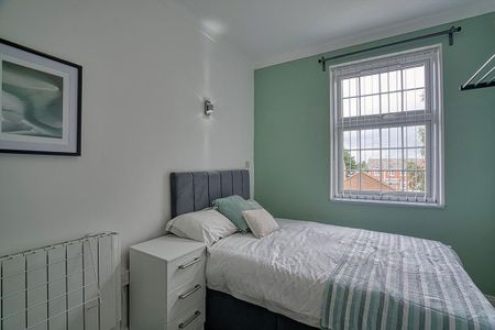 1 bedroom in a house share to rent - Photo 3