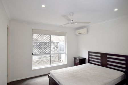 MODERN SEMI-FURNISHED DUPLEX - Photo 4