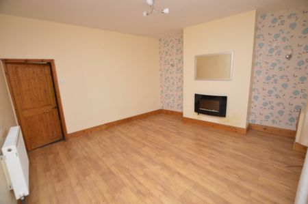 2 Bedroom Terraced House - Photo 2