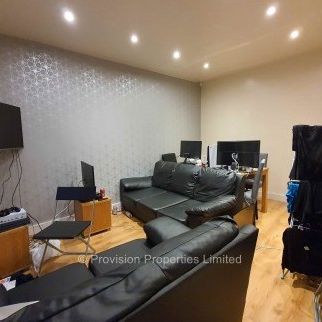 5 Bedroom Student Properties in Leeds - Photo 1