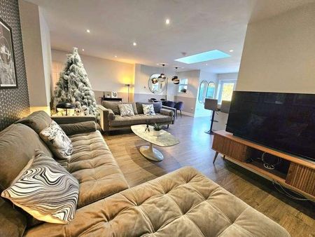 Avenue Road, Harold Wood, RM3 - Photo 3