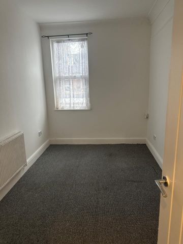 2 Bed Terraced House, Poulton Road, CH44 - Photo 2