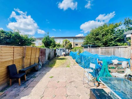 1 bedroom in a house share to rent - Photo 5