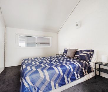 2/18 Johnstone Street, Malvern VIC 3144 - Photo 3