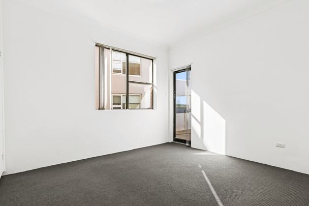 1/100 Marine Parade, Maroubra - Photo 1