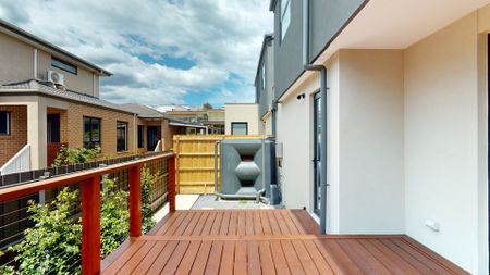 Fresh, Modern, and Minutes from the Beach - Photo 5