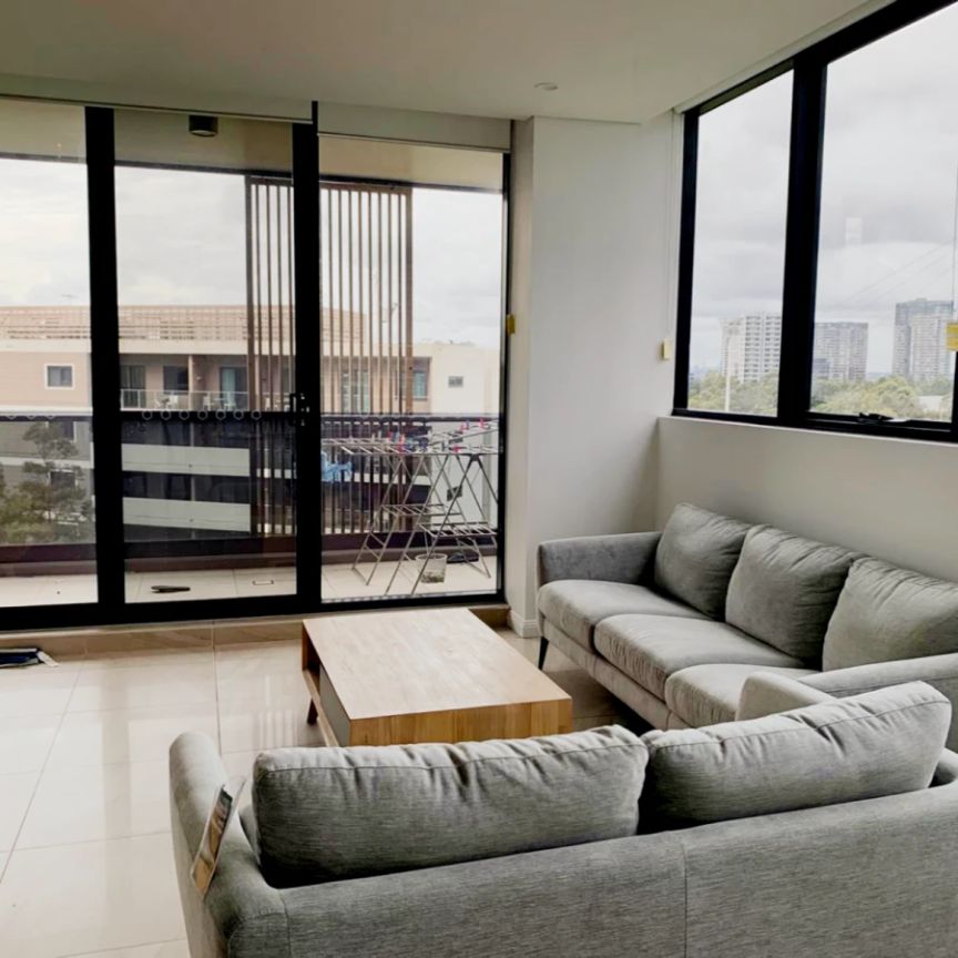 3Bedrooms, 2Bathrooms - Photo 1