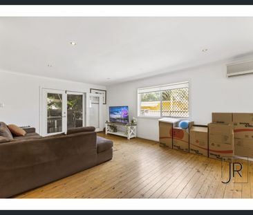 Modern villa in exclusive Florida Gardens pocket - Photo 1