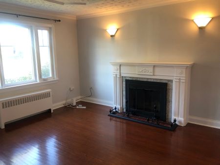 For Lease - 1 Ash Crescent Unit# Main Fl, Toronto, Ontario - Photo 2