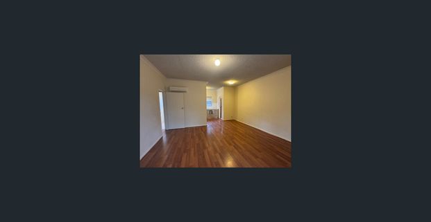 Ground floor apartment with private courtyard! - Photo 1
