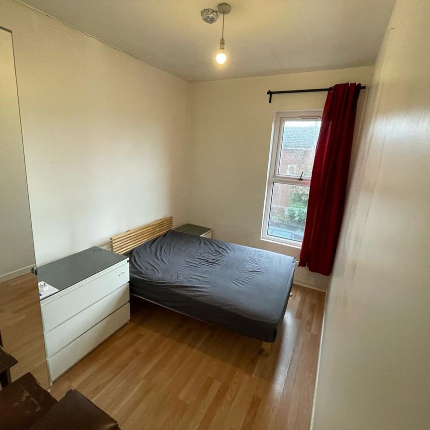 Room in a Shared House, Claremont Road, M14 - Photo 1