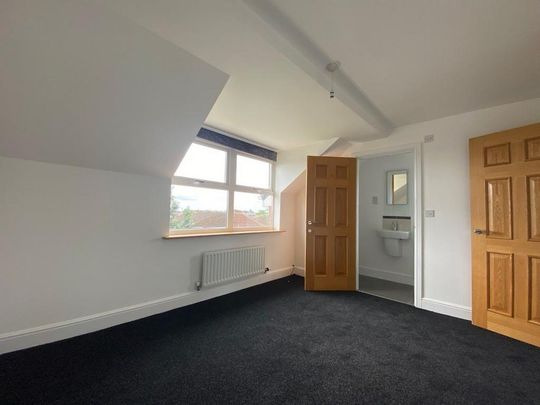 4 bedroom semi-detached house to rent - Photo 1
