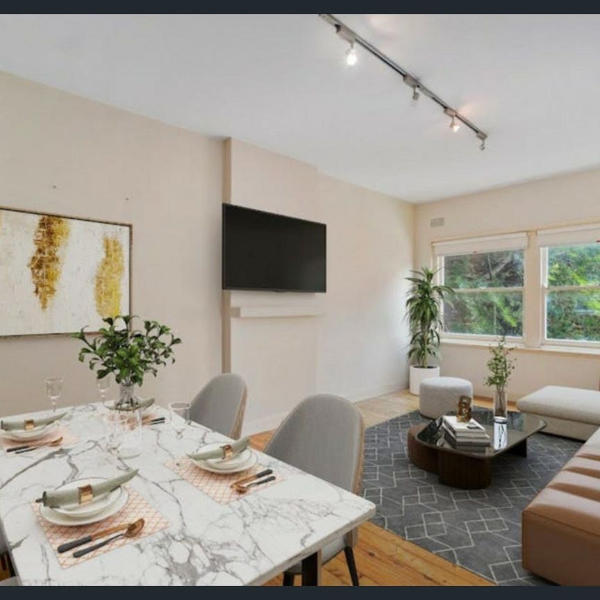 Bright Two Bedroom Art Deo Apartment - Photo 1