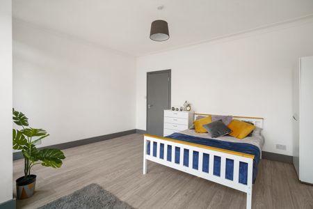 St. Margarets Avenue Room 4 - Photo 3