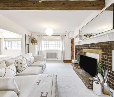 Utterly charming studio apartment set on the first floor of a much ... - Photo 1