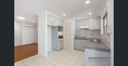 Three Bedroom Low Maintenance Villa - Photo 4