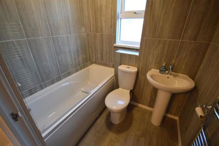 2 bedroom semi-detached bungalow to rent - Photo 5