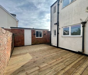 Clockhouse Road, Farnborough, Hampshire, GU14 - Photo 1