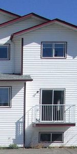 Beautiful 3 Storey Townhouse in Peden Hill Area - Photo 4