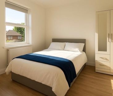 Room in a Shared House, Dallow Road, LU1 - Photo 2