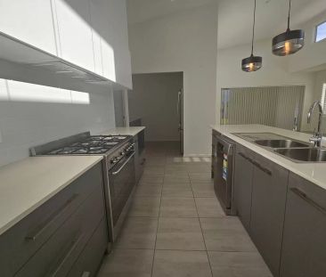 Well Maintained Family Home - Photo 6