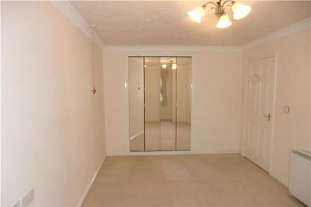 1 bedroom retirement property to rent - Photo 4