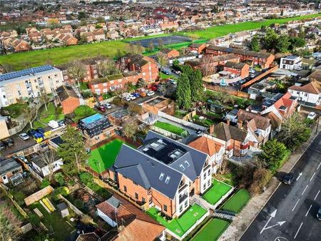 Bullsmoor Lane, Enfield, EN3 - Photo 2