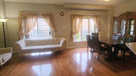 For Lease - 24 Golden Oak Avenue, Richmond Hill, Ontario - Photo 2