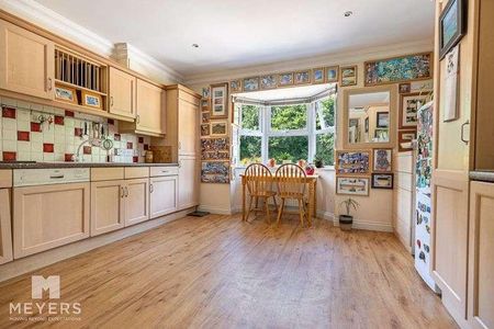 Bourne Banks, Branksome Wood Road, Bournemouth, BH4 - Photo 2