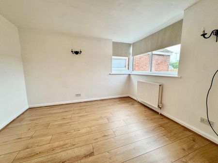 3 bedroom detached bungalow to rent - Photo 4