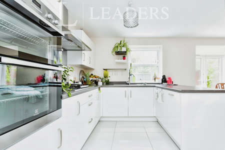 5 bedroom detached house to rent - Photo 4