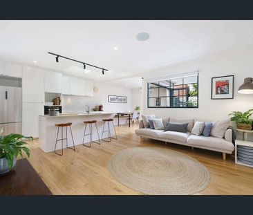 Classic Period Allure, Chic Contemporary Living - Photo 2