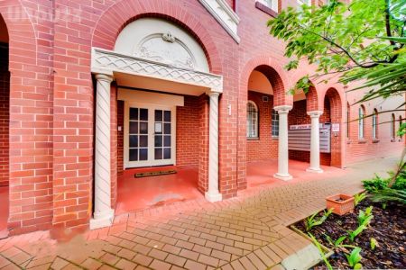 1 Bedroom Studio style 2 - Photo 2