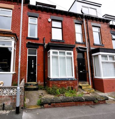 4 bedroom House in Norwood Place, Leeds - Photo 3