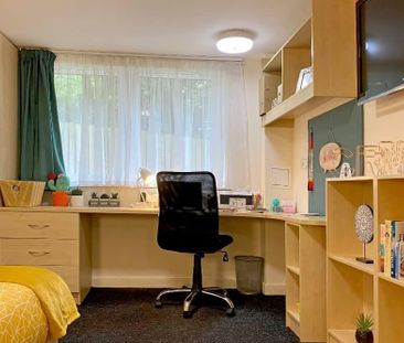 1 bedroom in a flat share to rent - Photo 3