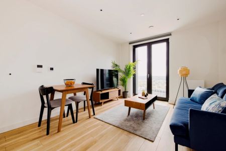 Superior One Bedroom Apartment - Photo 2