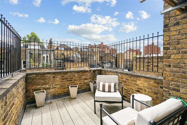 This is a charming 5 bedroom house situated in the desirable 10 Acre Estate in Chelsea. - Photo 1