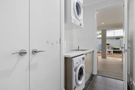 Your Dream Family Home Awaits. - Photo 2