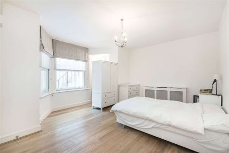 A lovely, well situated one bedroom apartment arranged over two floors. - Photo 3